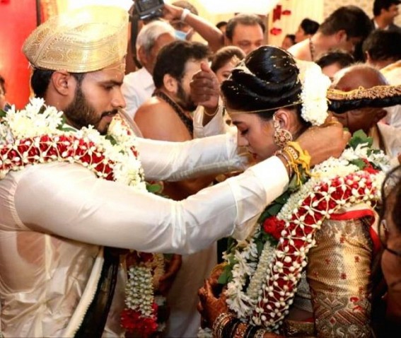 Nikhil Kumaraswamy weds Revathi at farmhouse amid lockdown