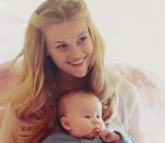 Reese Witherspoon opens up on battle with postpartum depression Reese Witherspoon opens up on battle with postpartum depression