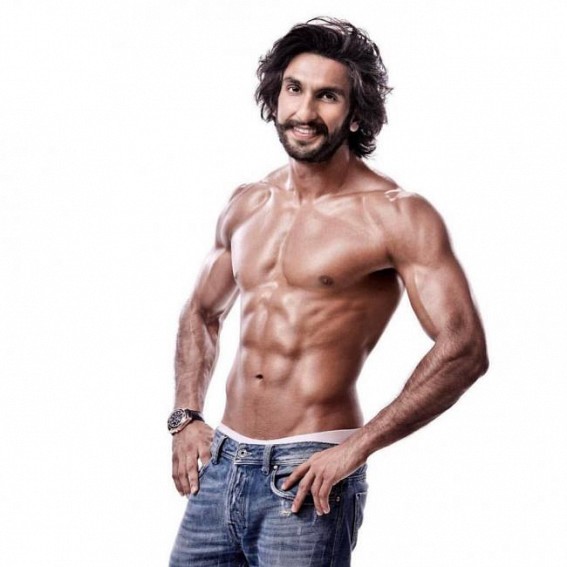 Ranveer Singh flaunts his abs Ranveer Singh flaunts his abs