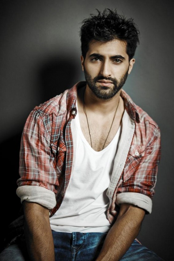 Akshay Oberoi: Want to see people throng into theatres hearing my name