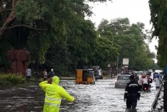 Heavy rain lashes Hyderabad, other Telangana districts