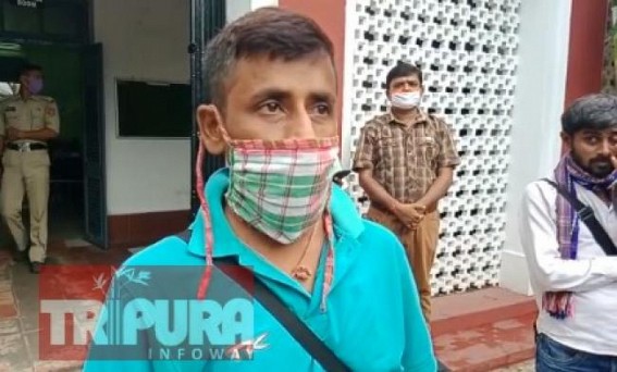 Journalist was attacked by Yogi-Sena in Agartala Journalist was attacked by Yogi-Sena in Agartala