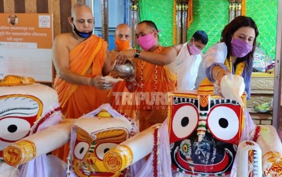 Niti Deb offers prayers to Lord Jagannath Niti Deb offers prayers to Lord Jagannath