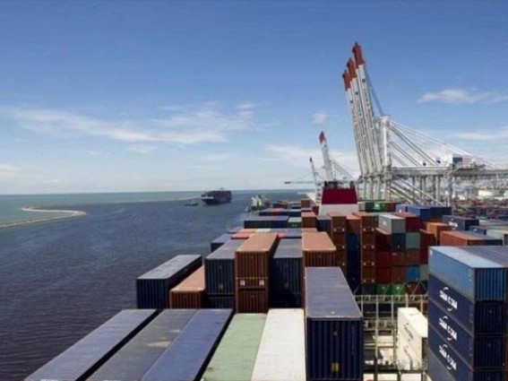 Pakistan's exports on downward trajectory Pakistan's exports on downward trajectory