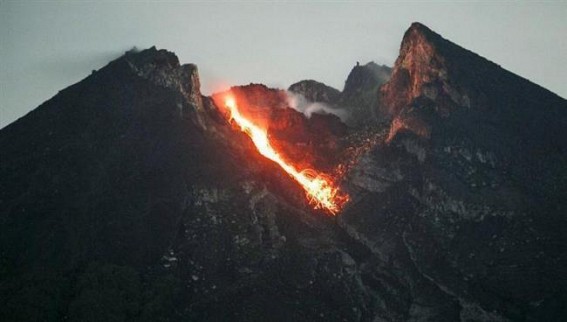Indonesia volcano erupts, highest flight alert issued Indonesia volcano erupts, highest flight alert issued