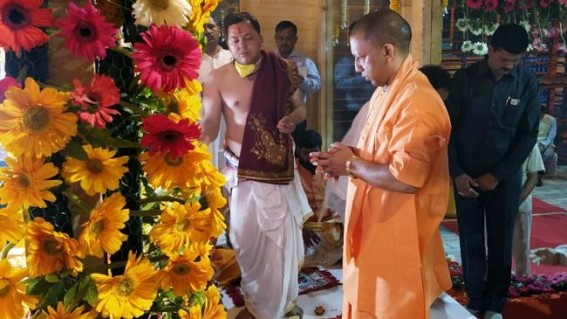 Yogi Adityanath visits Ayodhya, offers prayers