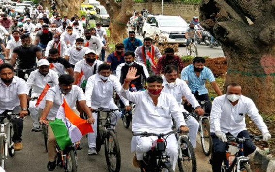Cong holds cycle rally against fuel hike in Bengaluru
