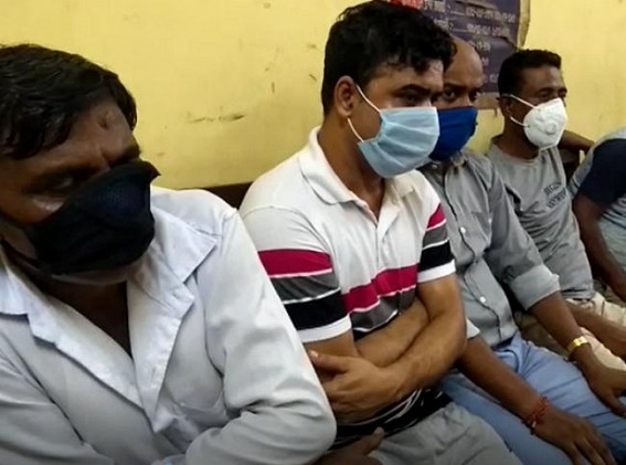 Police arrested 5 Gamblers from Border Gol Chakkar area : Huge amounts of cashes have been seized Police arrested 5 Gamblers from Border Gol Chakkar area : Huge amounts of cashes have been seized