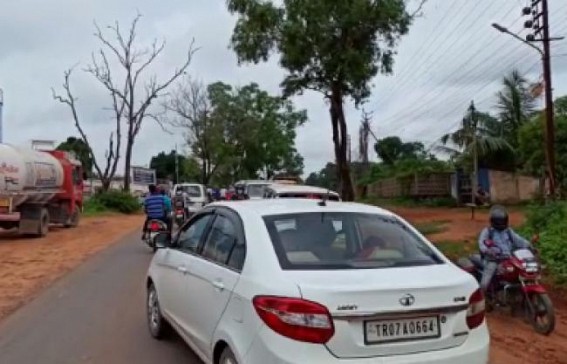 Massive traffic jam disrupts vehicles movement infront of Bishalgarh Gas bottling