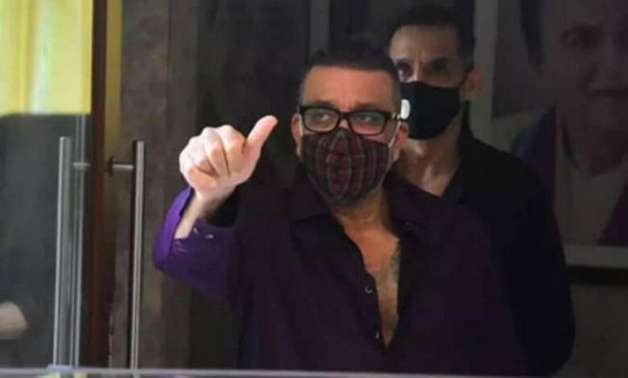 Sanjay Dutt discharged from hospital, returns home Sanjay Dutt discharged from hospital, returns home