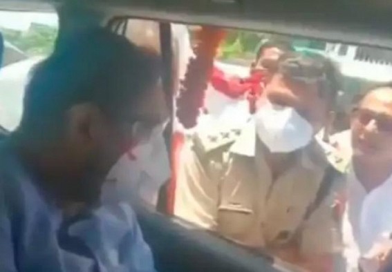 Maharashtra minister detained in UP Maharashtra minister detained in UP