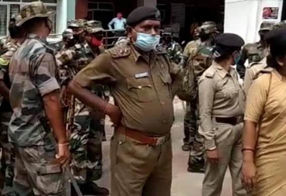 Tussle between 10323 teachers and police at Education office Tussle between 10323 teachers and police at Education office