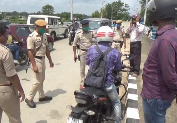 Khumulwng Protest : Police Checking on Road to identify 10323 Teachers Khumulwng Protest : Police Checking on Road to identify 10323 Teachers