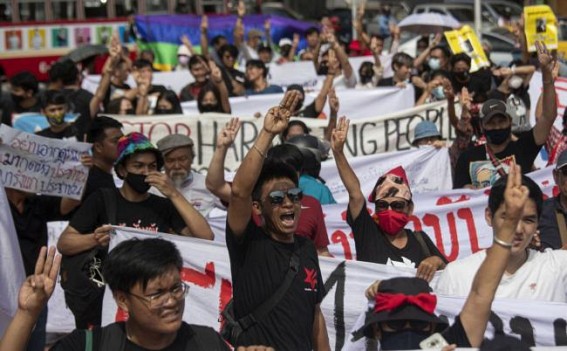 Thai PM reiterates no violence on student protesters Thai PM reiterates no violence on student protesters