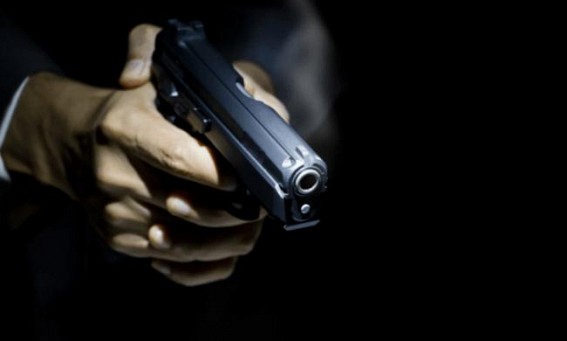 Woman held with pistol at Metro station in Gurugram Woman held with pistol at Metro station in Gurugram