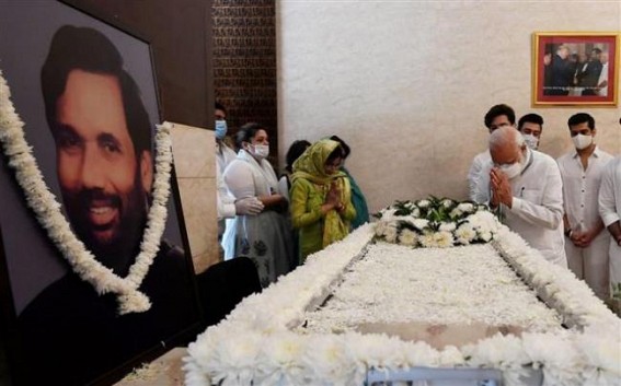 Prez, PM and others pay tributes to Paswan Prez, PM and others pay tributes to Paswan