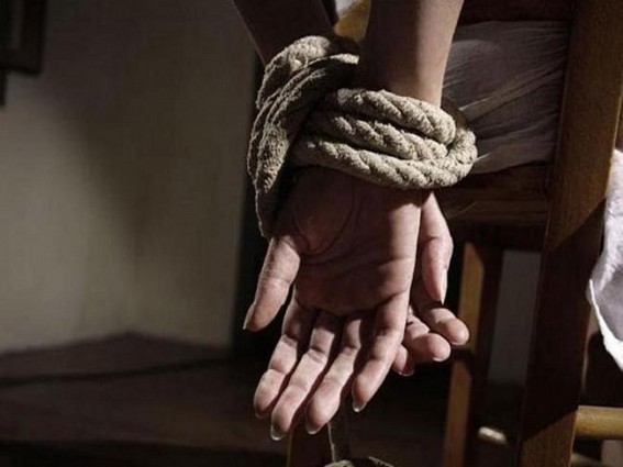 Six pilgrims kidnapped near Pak-Iran border Six pilgrims kidnapped near Pak-Iran border