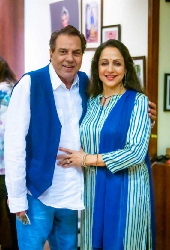 Dharmendra, Hema Malini's latest pictures leave fans awestruck