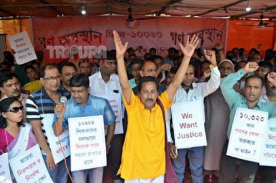 10323 Teachers alleged 'Jumla-Baazi' by BJP Govt as no similarity between CM and Education Minister's statements 10323 Teachers alleged 'Jumla-Baazi' by BJP Govt as no similarity between CM and Education Minister's statements
