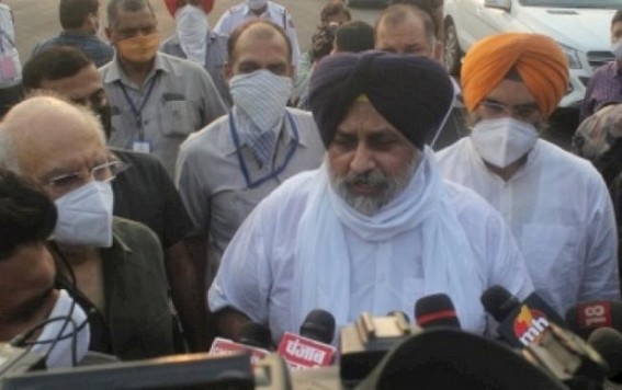 Ruling Congress played fraud with farmers: Sukhbir Badal Ruling Congress played fraud with farmers: Sukhbir Badal