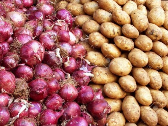 Thumbs Down to Law ! After Administrative visits, No decrease in Illegal Potato, Onion Prices in Markets 