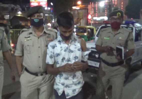 One thief was caught red-handed by public while snatching mobile from a woman in Agartala One thief was caught red-handed by public while snatching mobile from a woman in Agartala