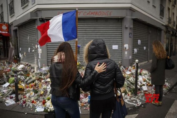 22 ex-envoys back France amid Islamist protests