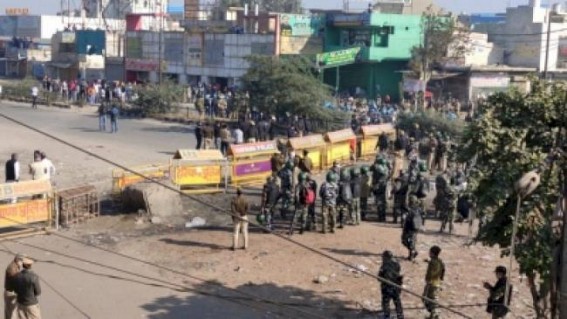 It's tense: Police use tear gas, water cannons & farmers pelt stones at Singhu It's tense: Police use tear gas, water cannons & farmers pelt stones at Singhu