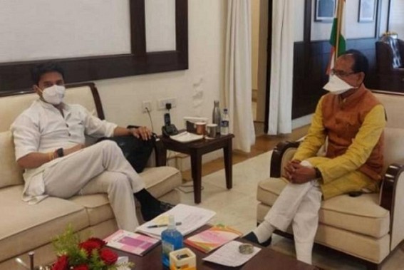 Scindia meets Shivraj, sparks speculation over cabinet expansion Scindia meets Shivraj, sparks speculation over cabinet expansion