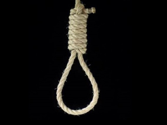 Housewife's hanging body recovered : Body sent for Post-Mortem Housewife's hanging body recovered : Body sent for Post-Mortem
