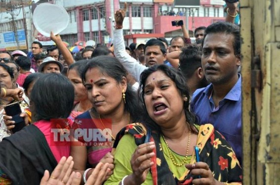 10323 teachers blocked Post Office Chowmuhani road