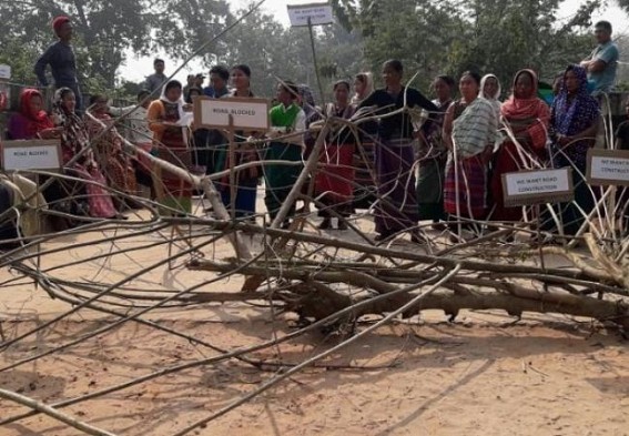Locals blocked road over pathetic condition of roadways at Khumulwng-Jampuijala