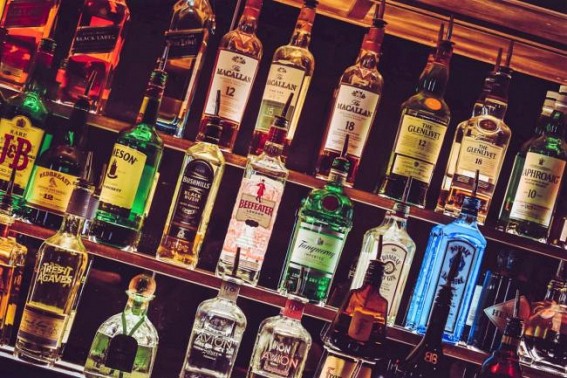 Karnataka allows pubs, bars to also sell liquor from Saturday Karnataka allows pubs, bars to also sell liquor from Saturday