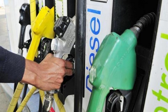 Diesel maintains gain over petrol in Delhi, prices unchanged