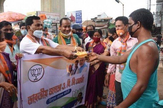 BJP’s OBC Morcha distributed masks among common men BJP’s OBC Morcha distributed masks among common men