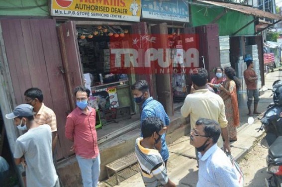 Shop looted at Post Office Chowmuhani, locals blamed Police’s negligence Shop looted at Post Office Chowmuhani, locals blamed Police’s negligence