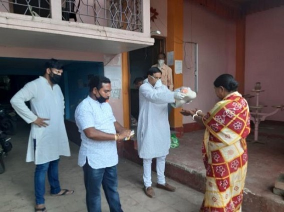 Senior Congress leader Gopal Roy continues relief distribution : 300 families benefited Senior Congress leader Gopal Roy continues relief distribution : 300 families benefited