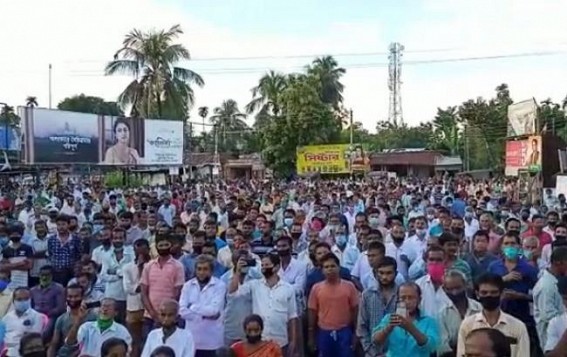 Massive crowd in BJP's party program : No social distance maintained amid increasing Covid-19 cases Massive crowd in BJP's party program : No social distance maintained amid increasing Covid-19 cases