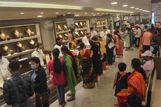 Diwali 2020 : Rush in Jewellery Shop for Dhanteras