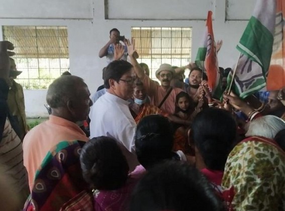 200 voters join Congress leaving CPI-M, BJP 200 voters join Congress leaving CPI-M, BJP