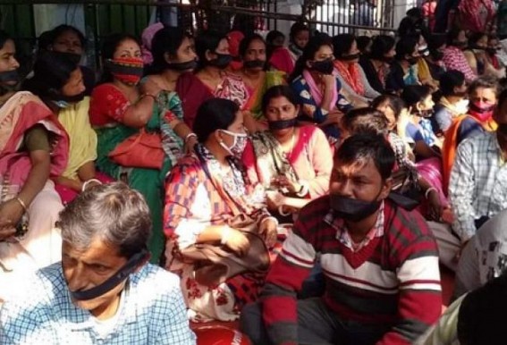 10323 teachers continue Peaceful protest : Teachers to Continue Agitation in 'Do or Die' motion 10323 teachers continue Peaceful protest : Teachers to Continue Agitation in 'Do or Die' motion