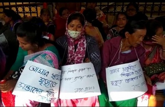 Demised Teachers' Family members broke down in tears on 21st Day of Protest Demised Teachers' Family members broke down in tears on 21st Day of Protest