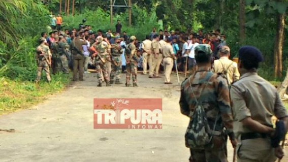 Protest turned Violent in Damchara : Attack on Police, Vehicle broken by Protesters Protest turned Violent in Damchara : Attack on Police, Vehicle broken by Protesters