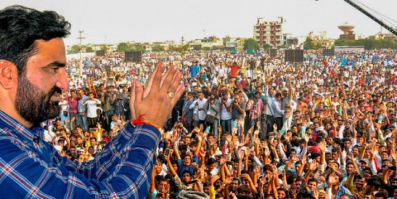 Raj farmers' group, led by NDA ally RLP convenor Beniwal, stopped at Hry border