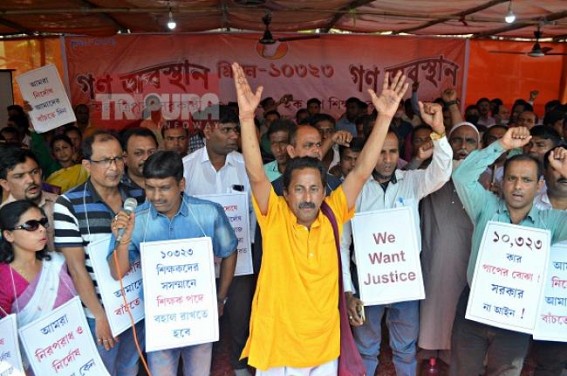10323 teachers staged massive protest demanding Job Continuation : Asked BJP Govt to fulfill Pre-Poll promise immediately  