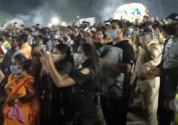 Crowd hits Dasamighat on Dasami 
