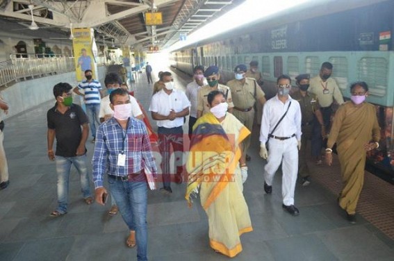 MP Pratima Bhowmik visited Railway Isolation Wards