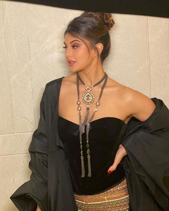 Jacqueline Fernandez enjoys bike ride Jacqueline Fernandez enjoys bike ride
