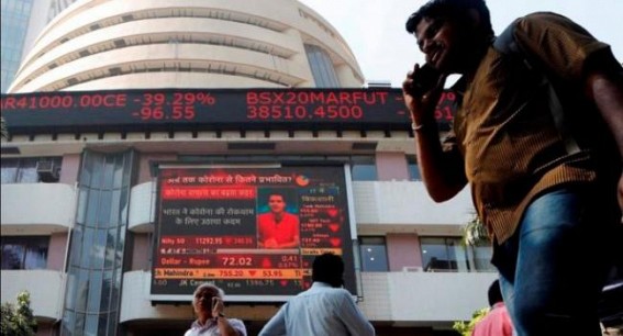 Sensex gives up gains to turn red; HDFC, RIL down