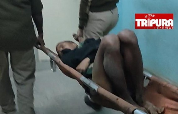 Poisonous Snakebite : Youth admitted in Gomati Dist Hospital Poisonous Snakebite : Youth admitted in Gomati Dist Hospital